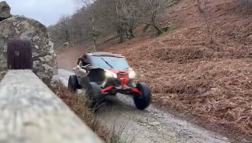 Case 1 - Lake District convoy of 7 4x4s